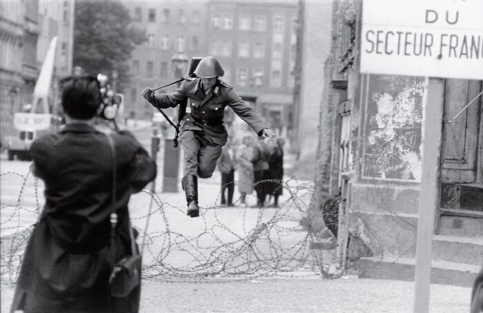 Soldier defecting to West Berlin, 1961